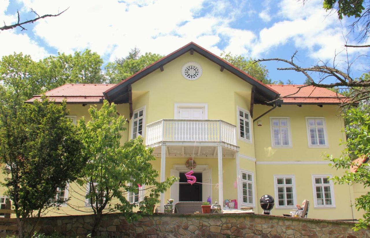 Lovecky Zamecek Pod Milesovkou Cieplice Zewnętrze zdjęcie